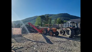 Vedproduksjon Med Hakki Pillke OH60 og Massey Ferguson. Minigraveren Er Ute På Oppdrag.