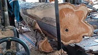 Great old man,, || Making beautiful wide sheets and amazing slimar blocks in teak sawmills.