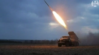 Ukrainian government forces fire rockets at separatist targets near Debaltseve