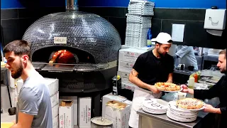 The amazing pizzas of this pizzeria in Rome, one of the best in Italy - SUBTITLES