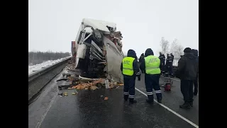 22 03 2018 ДТП на трассе М 5 Урал с двумя грузовиками ЖЕСТЬ