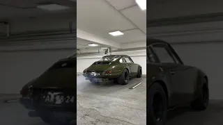Classic Porsche 911 with RSR engine cold start + tunnel sound