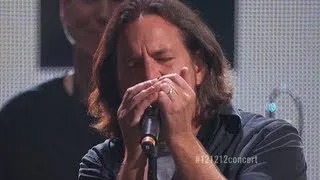 Roger Waters & Eddie Vedder: "Comfortably Numb" Live at "12-12-12" The Concert for Sandy Relief (HD)