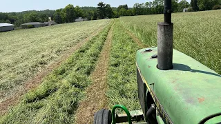 Cutting hay with 1978 John Deere 4040