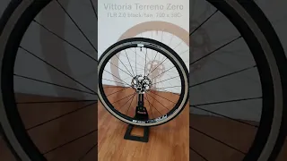 Gravel Reifen: Vittoria Terreno Zero TLR G2.0 - schwarz/tan - 700x38C - tubeless