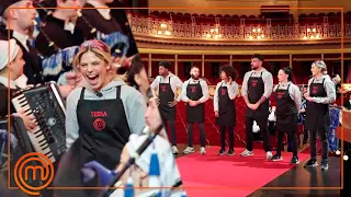 "¡Los pelos de punta!": Así entran los jueces y exaspirantes al Teatro Campoamor | MasterChef 12