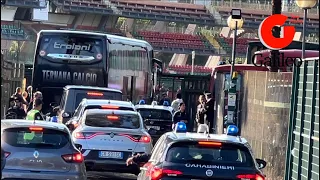 Play out Serie B: I pullman di Ternana e Bari entrano allo stadio Libero Liberati