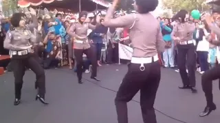 Joget ibu polwan