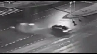 Пролетел на красный: пассажир скончался в ДТП с двумя Mercedes в Москве