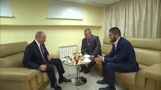 حبيب نورماغندوف مترجم مقابلته مع فلاديمير بوتين كونور ماكريغور