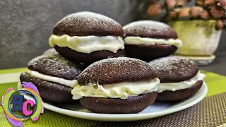 Make it today! Whoopie Pie: Chocolate Cakes with Cream Cheese