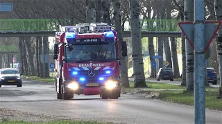 PRIO1 Reanimatie melding op een basisschool Brandweer en Ambulance met spoed onderweg