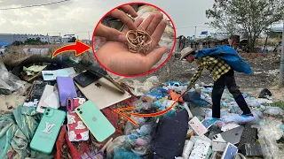 😨Wow....Big lucky🤑 ! Found A lots of Broken Smartphone and Many Jewelry At the Landfill