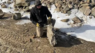 Using a Tracing (Tracer) Chisel to Split Stone