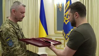 Зеленський нагородив орденами "Золота Зірка" українських військових