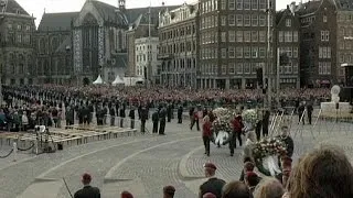 Dutch royal couple honour WW II dead