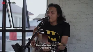 BERNAFAS TANPAMU LYLA [ LIRIK ] FELIX IRWAN COVER