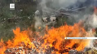 Неизвестные подожгли огромную свалку в Партизанском районе