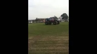 Bigfoot 17 crushing cars 2012