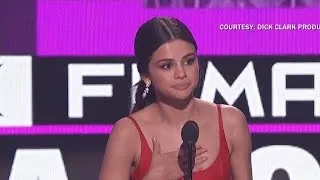 American Music Awards: Selena Gomez delivers heartfelt acceptance speech about depression