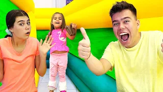 Nastya Artem Mia hat Spaß im Trampolinpark | Aktive Spiele für Kinder | Nastya Artem Mia DE