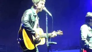 Noel Gallagher's High Flying Birds - Half The World Away *Oasis cover*(Frequency Festival 2012)