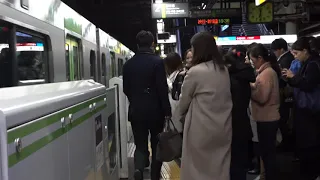 CRAZY CROWDED TRAIN IN JAPAN!! Tokyo Rush Hour 4K Yamanote Line 超混雑 品川駅 夕方のラッシュ 山手線