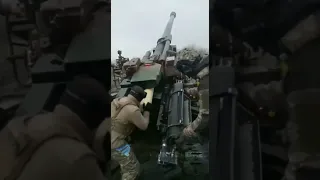 The work of the calculation of the French 155 mm howitzer TRF1 in the eastern part of Ukraine