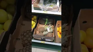 Цены на ананасы и свити в магазине в России. 7 марта 2022 года #shorts