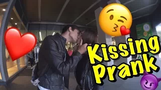 Kissing Prank Юбилейный #10 Выпуск , Новые развод на поцелуй