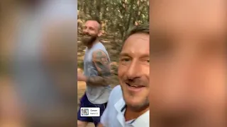 Sabaudia, Totti e De Rossi di nuovo insieme: l'allenamento è nel bosco