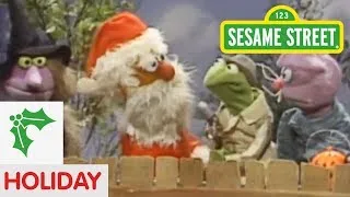 Sesame Street: Kermit News And Santa Claus
