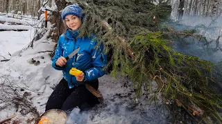 Зимнее укрытие в лесу, ч.1 | Winter Bushcraft |Snow Camp | Girl in the forest