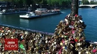 'Lovelocks' collapse Paris bridge rail - BBC News