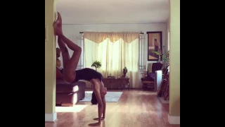 supermodel Naomi Campbell show off her incredible yoga moves