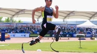 'Blade Runner's' artificial legs controversial at Olympics