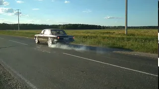 Volga GAZ 24 burnout