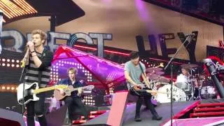 5 seconds of Summer - Amnesia (Live WWA Tour Manchester 30.05.14) Front Row