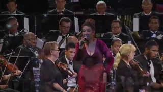 Milly Quezada.- Popurrí (Volvió Juanita, La Guacherna y otros) en vivo con la Orquesta Sinfónica.