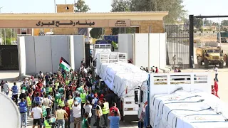 60 грузовиков с гуманитарной помощью прибыли в сектор Газа