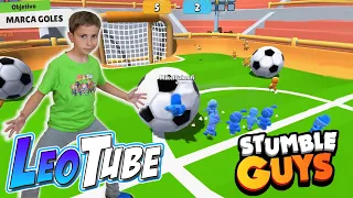 Leo juega Futbol en STUMBLE GUYS con Mikel