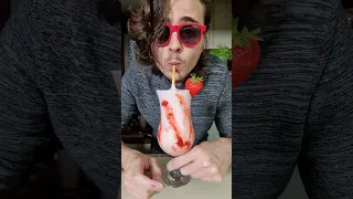 O MELHOR MILKSHAKE DE MORANGO - Receita fácil