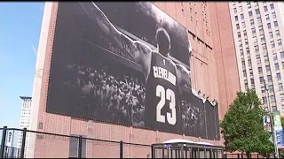 VIDEO: Iconic 10-story LeBron James banner coming down in Cleveland | ABC7