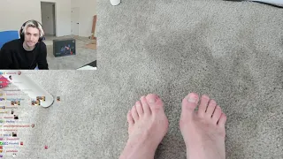 xQc likes showing his feet