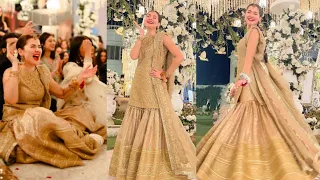 Hania Amir Dance With Her Boyfriend At Umer Mukhtar Wedding #haniaamir #dance