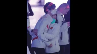 Yuzuru Hanyu moment with others that make me think a lot