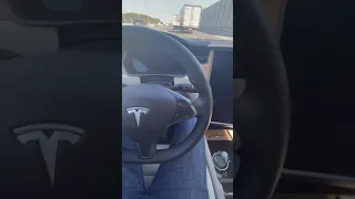 Что будет если Tesla заглючит на ходу? #shorts