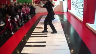 The FAO Schwarz Big Piano guys play Johann Sebastian Bach's Toccata und Fuge in D Minor