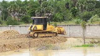 Fantastic Land Filling Up Dozer komatsu dr51px & truck spreading stone into water