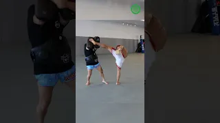 Takeru Kickboxing Training - Setting up the Head Kick KO